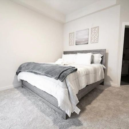Luxury Apartment Wifi, Gym, Pool, Shops & Food! Unit 329 Charlotte Eksteriør billede