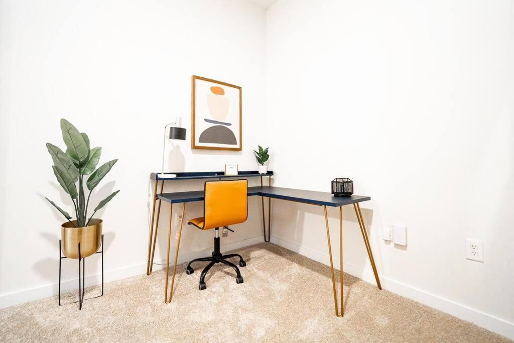 Luxury Apartment Wifi, Gym, Pool, Shops & Food! Unit 329 Charlotte Eksteriør billede