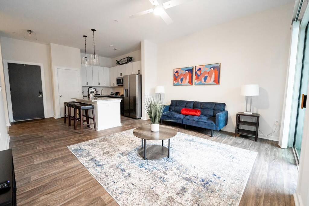 Luxury Apartment Wifi, Gym, Pool, Shops & Food! Unit 329 Charlotte Eksteriør billede