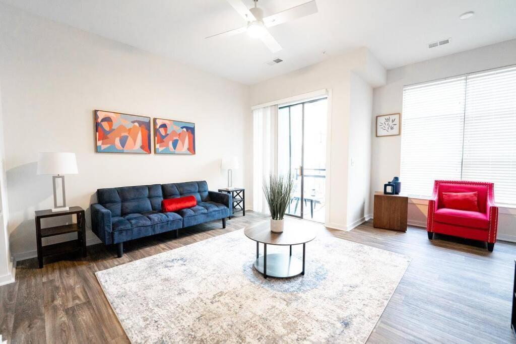 Luxury Apartment Wifi, Gym, Pool, Shops & Food! Unit 329 Charlotte Eksteriør billede