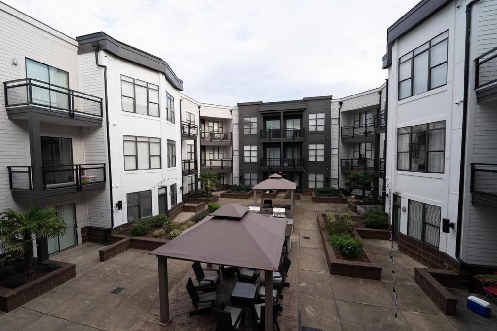 Luxury Apartment Wifi, Gym, Pool, Shops & Food! Unit 329 Charlotte Eksteriør billede